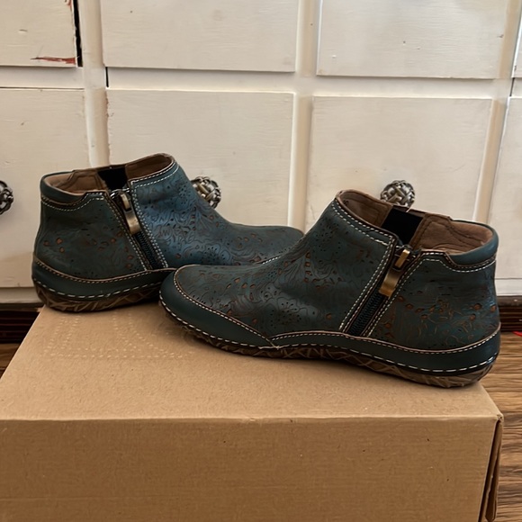 L'Artiste by Spring Step-LIBOOTIE turquoise floral etching faux leather/fur-6 - Picture 6 of 10